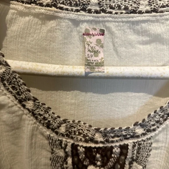 Free People Ivory 3/4 Sleeve  BOHO Embroidery Peasant Blouse Top Size Small - Picture 4 of 6